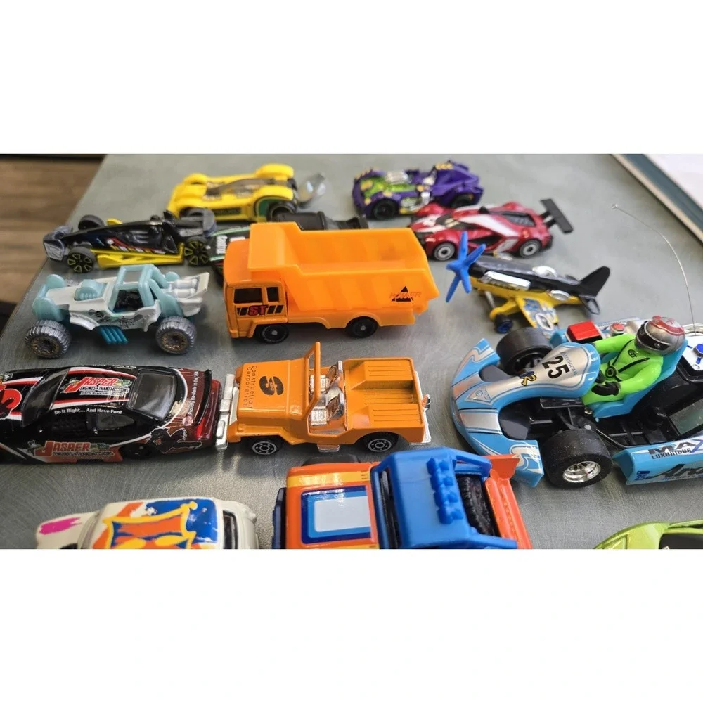 19 Hot Wheels Matchbox Diecast Vehicle Lot BMW Bone Shaker Lamborghini Trucks